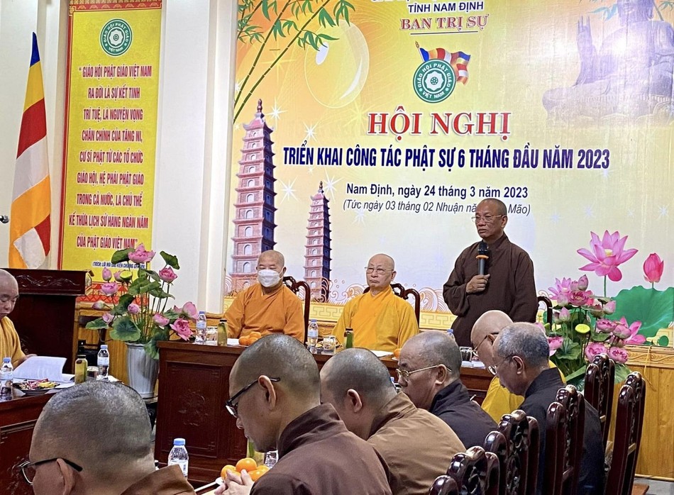 Hòa thượng Thích Quảng Hà chủ trì buổi họp