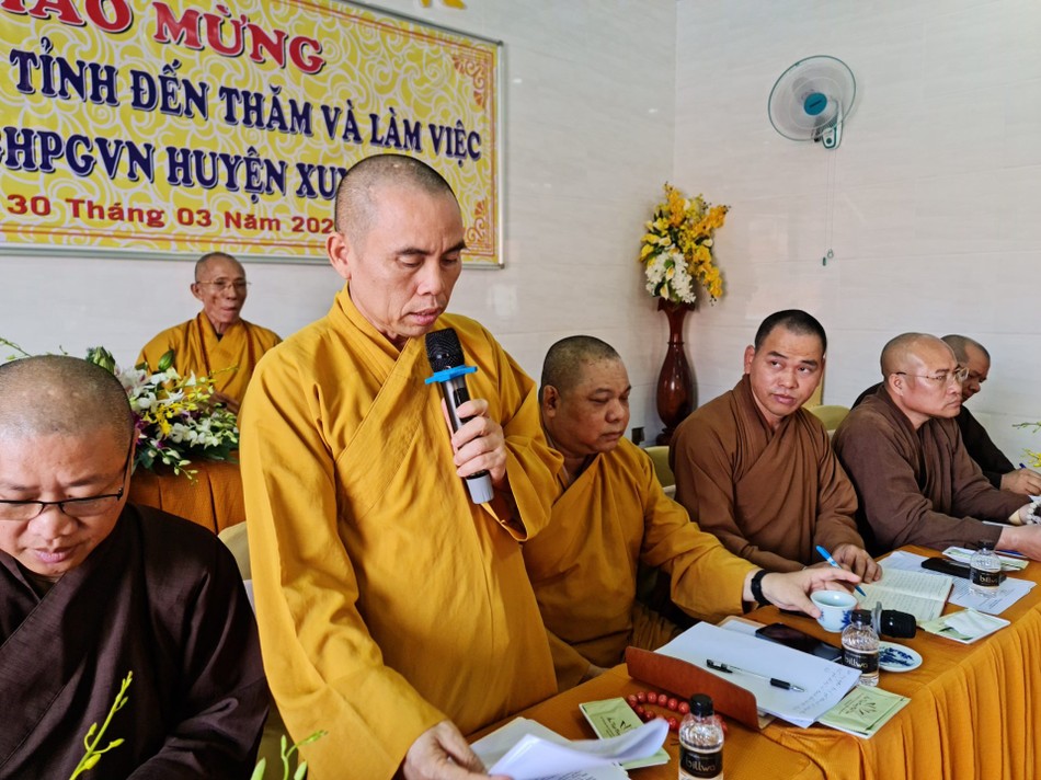 Thượng tọa Thích Nhuận Nghĩa, Phó Trưởng ban Thường trực Ban Trị sự tỉnh có ý kiến tại buổi gặp Ban Trị sự H.Xuyên Mộc Thượng tọa Thích Nhuận Nghĩa, Phó Trưởng ban Thường trực Ban Trị sự tỉnh có ý kiến tại buổi gặp Ban Trị sự H.Xuyên Mộc