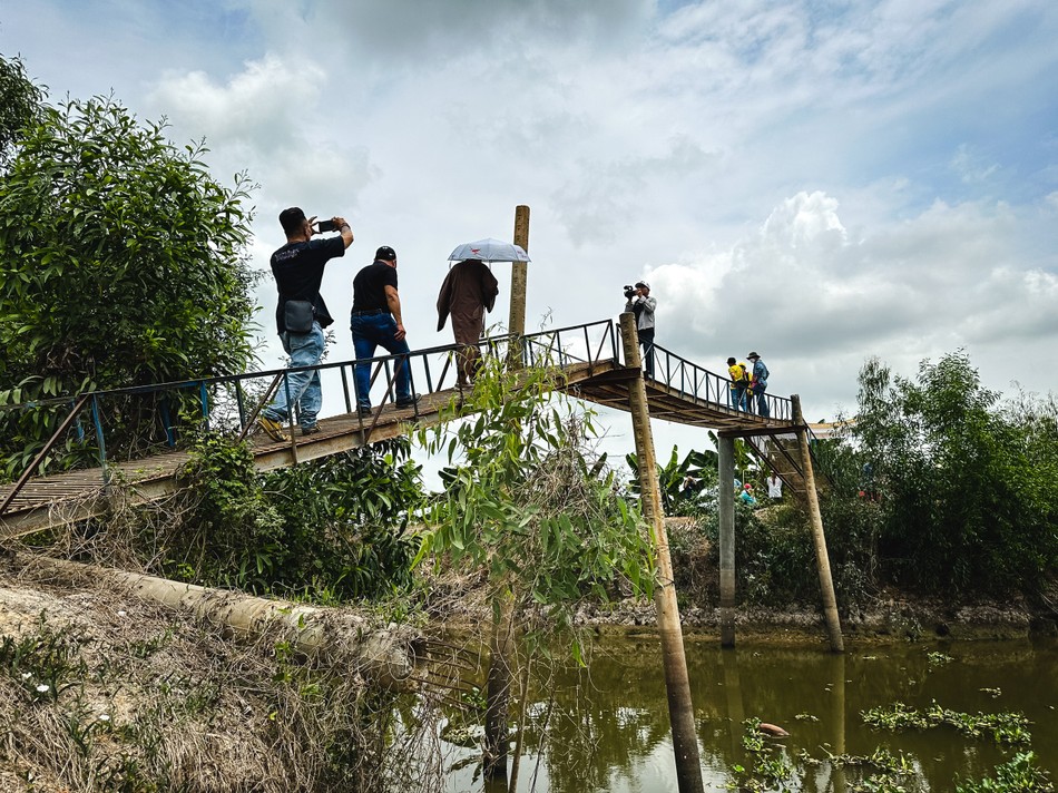 Cây cầu tạm này sẽ được xây mới trong thời gian tới - Ảnh: TN Cây cầu tạm này sẽ được xây mới trong thời gian tới - Ảnh: TN