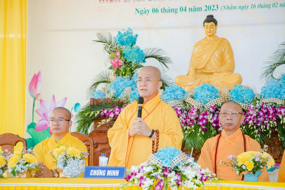 Thượng tọa Thích Quảng Hiền ban đạo từ