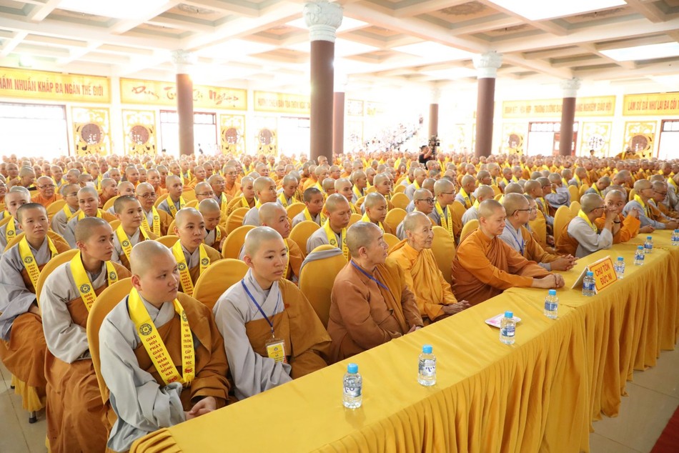 Chư giáo thọ, Tăng Ni sinh các lớp học thuộc Trường Trung cấp Phật học tỉnh tham dự