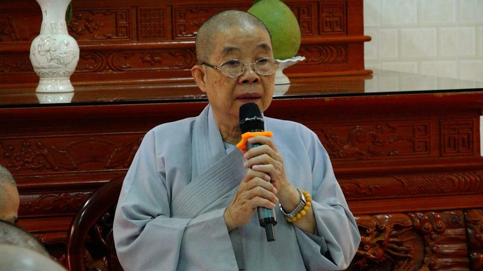 Ni trưởng Thích nữ Nhật Khương chủ trì buổi họp