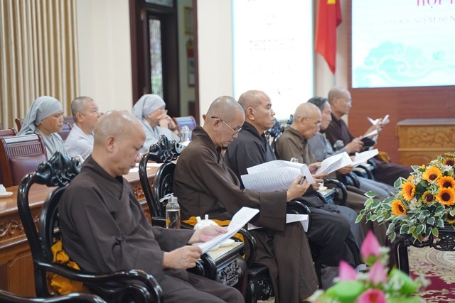 Chư tôn đức tham dự họp