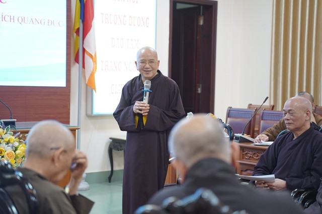 Hòa thượng Thích Khế Chơn phát biểu tại buổi họp