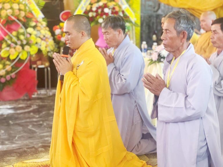 Đại đức Thích Tuệ Cang dâng lời phát nguyện Đại đức Thích Tuệ Cang dâng lời phát nguyện