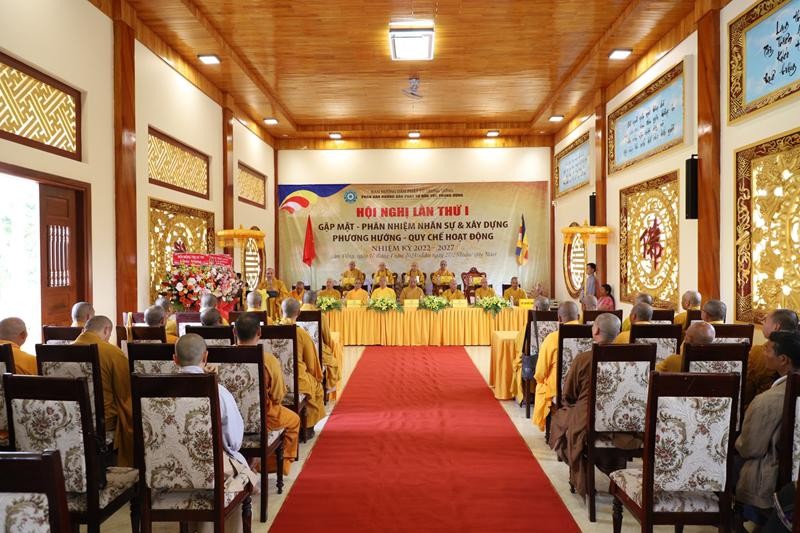 Quang cảnh buổi họp