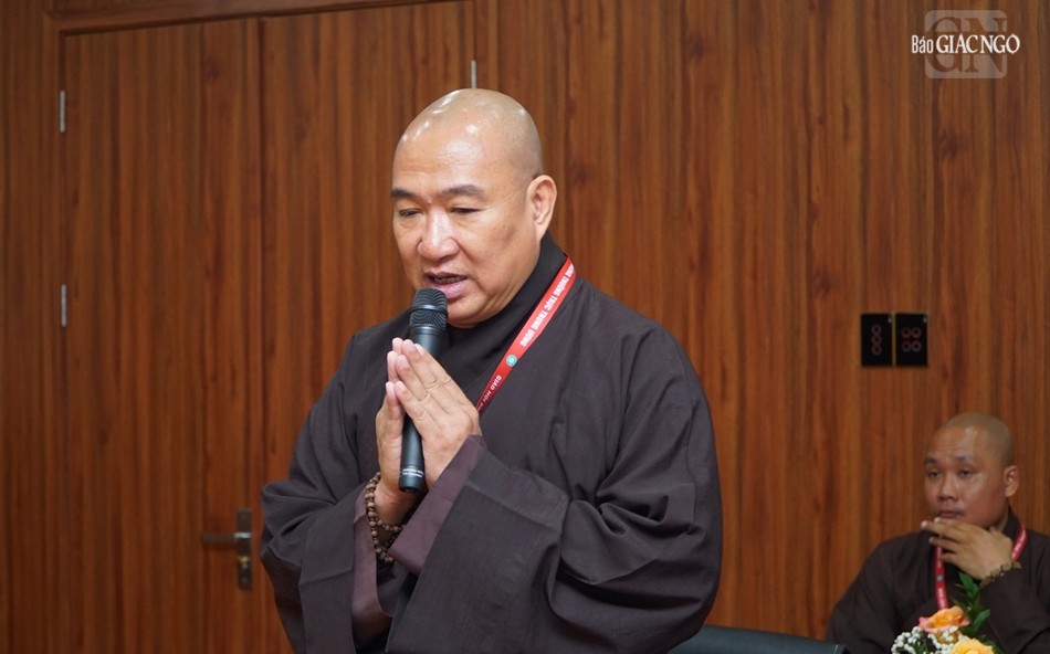 Thượng tọa Thích Phước Nguyên báo cáo hoạt động Phật sự văn phòng Thượng tọa Thích Phước Nguyên báo cáo hoạt động Phật sự văn phòng