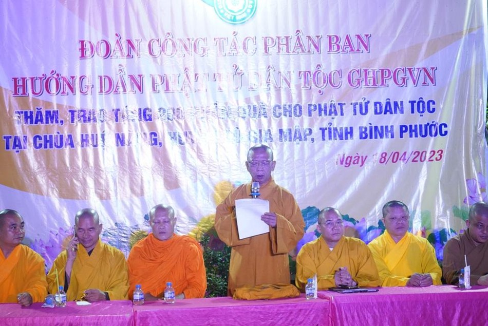 Thượng tọa Thích Quảng Tuấn phát biểu tại buổi gặp Thượng tọa Thích Quảng Tuấn phát biểu tại buổi gặp