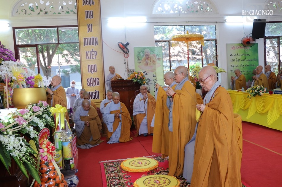 Chư Ni Phân ban Ni giới T.Ư, Phân ban Ni giới TP.HCM niêm hương tưởng niệm Chư Ni Phân ban Ni giới T.Ư, Phân ban Ni giới TP.HCM niêm hương tưởng niệm