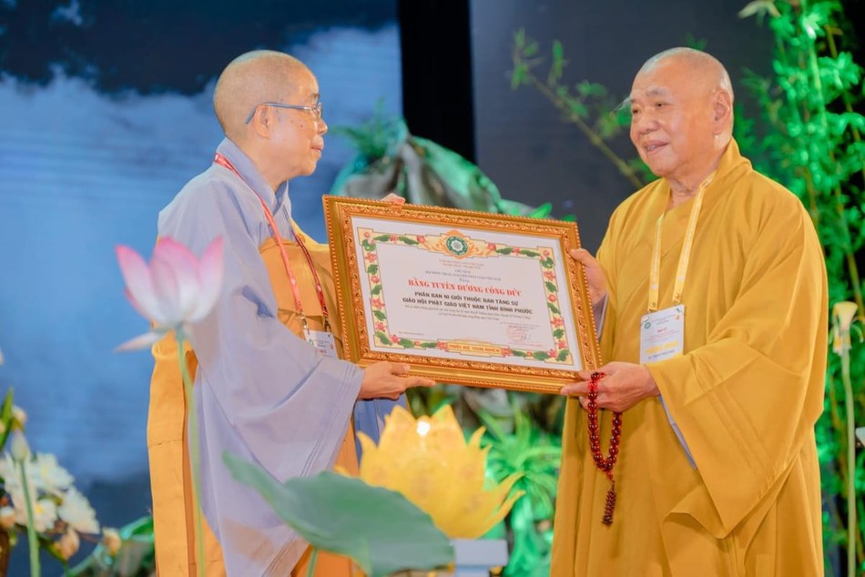 Phân ban Ni giới tỉnh nhận Bằng tuyên dương công đức của GHPGVN Phân ban Ni giới tỉnh nhận Bằng tuyên dương công đức của GHPGVN