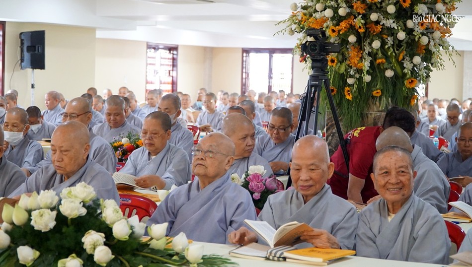 Ni trưởng Thích nữ Tịnh Nguyện tham gia khóa học