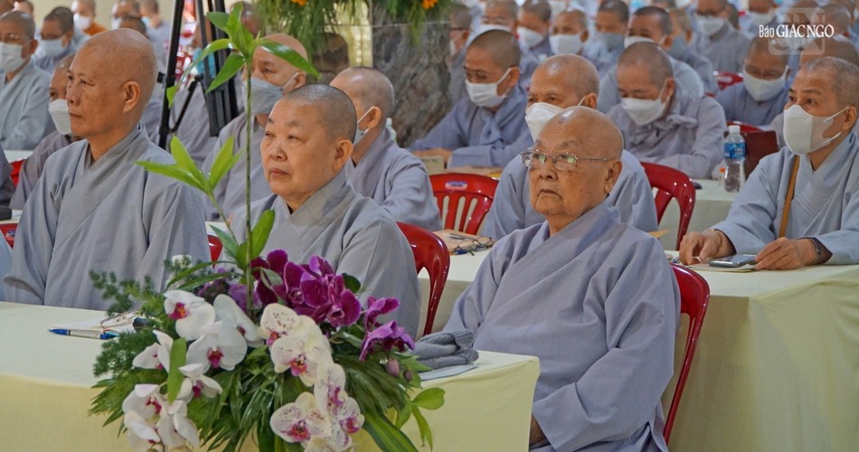 Chư tôn đức Ni tham dự khóa học về luật, các pháp yết-ma