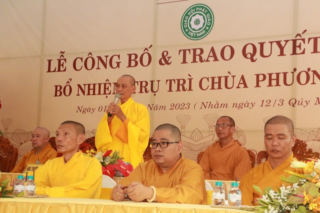 Hòa thượng Thích Phước Thông ban đạo từ