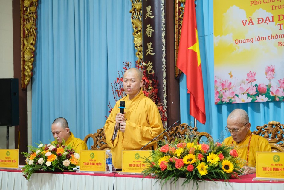Thượng tọa Thích Minh Nhẫn phát biểu Thượng tọa Thích Minh Nhẫn phát biểu