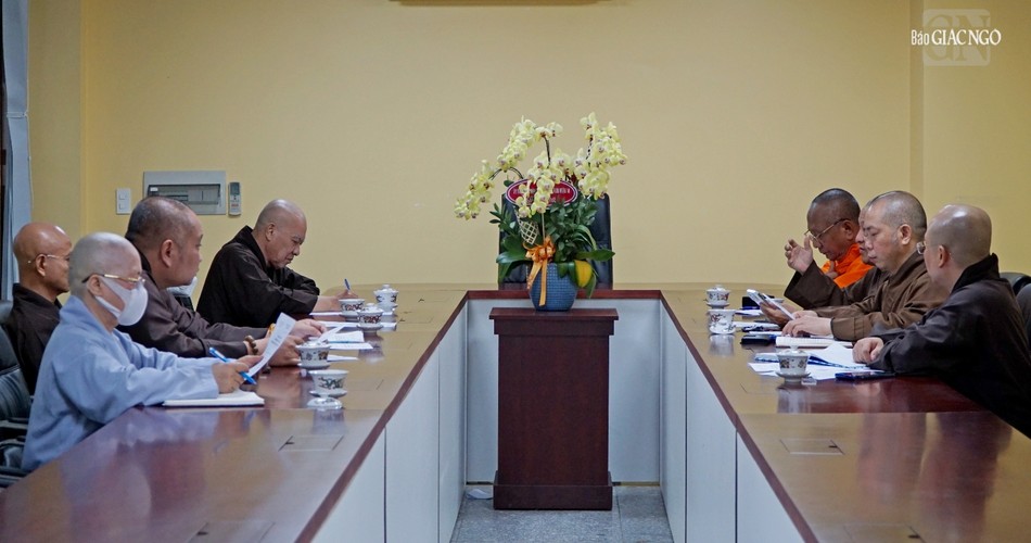 Chư tôn đức Ban Giám khảo tham dự họp