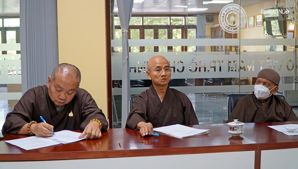 Thượng tọa Thích Thiện Quý phát biểu đóng góp ý kiến