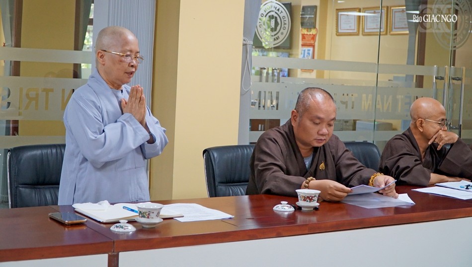 Ni trưởng Thích nữ Như Thảo phát biểu tại buổi họp