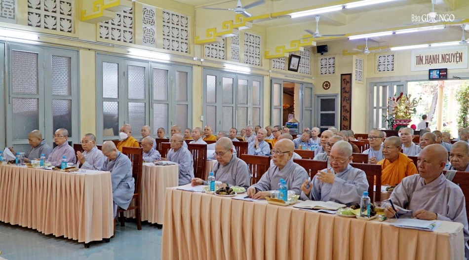 Chư Ni thảo luận chuẩn bị tổ chức các đoàn đến thăm, sách tấn và cúng dường hành giả Ni Chư Ni thảo luận chuẩn bị tổ chức các đoàn đến thăm, sách tấn và cúng dường hành giả Ni