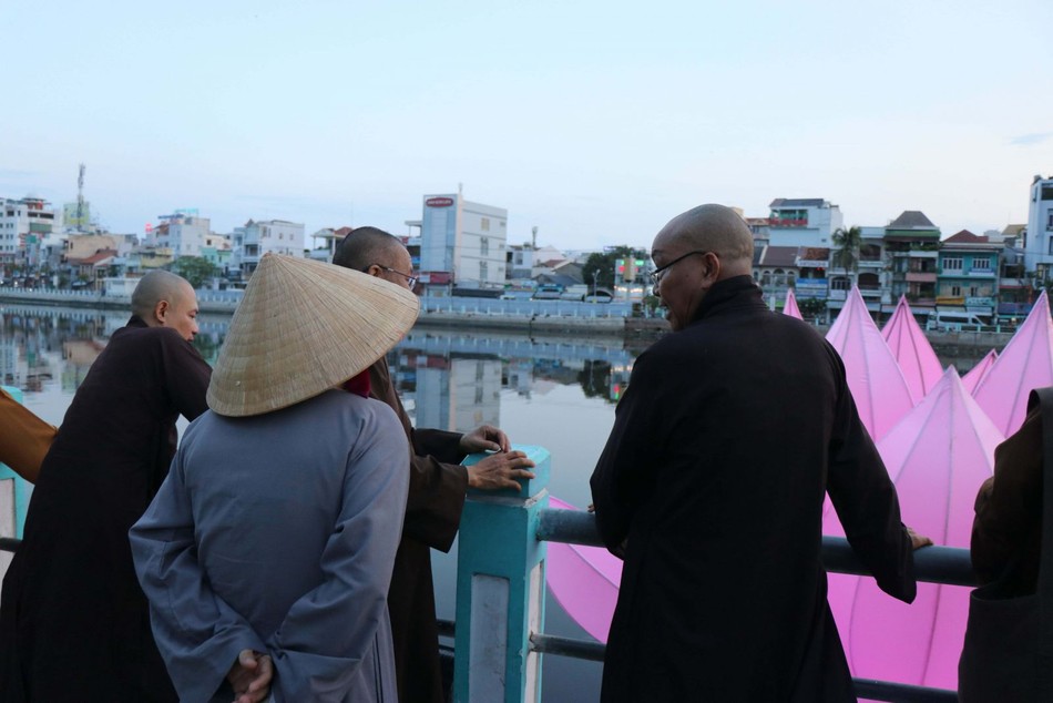 Chư tôn đức Ban Trị sự trao đổi thử nghiệm trên thực tế