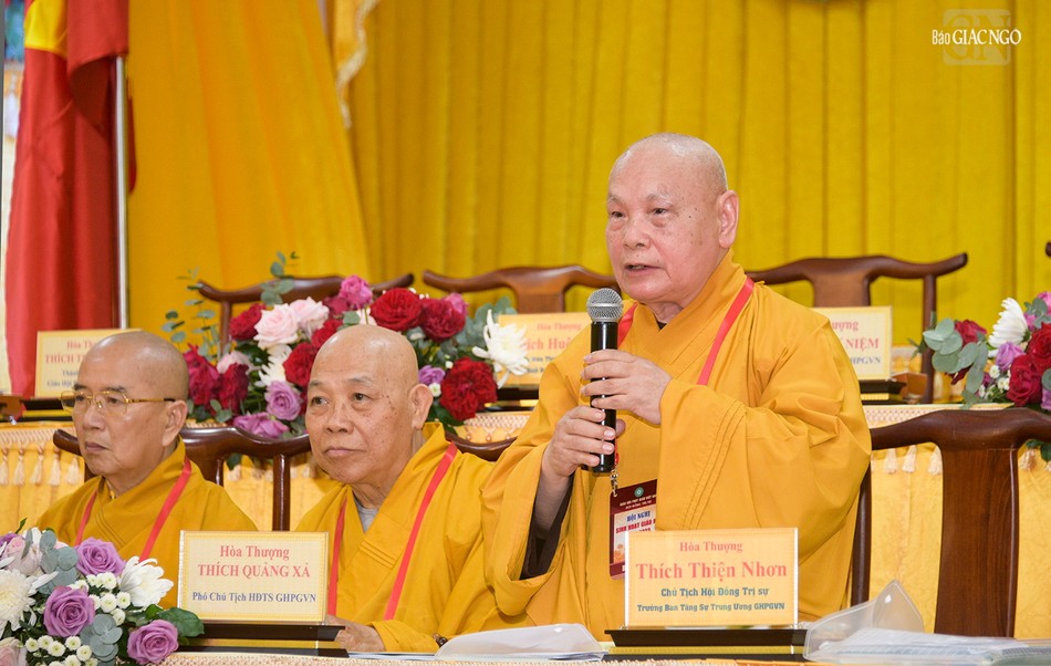 Hòa thượng Chủ tịch Hội đồng Trị sự phát biểu đúc kết Hòa thượng Chủ tịch Hội đồng Trị sự phát biểu đúc kết