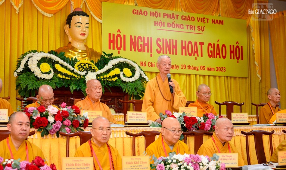 Đức Pháp chủ ban đạo từ