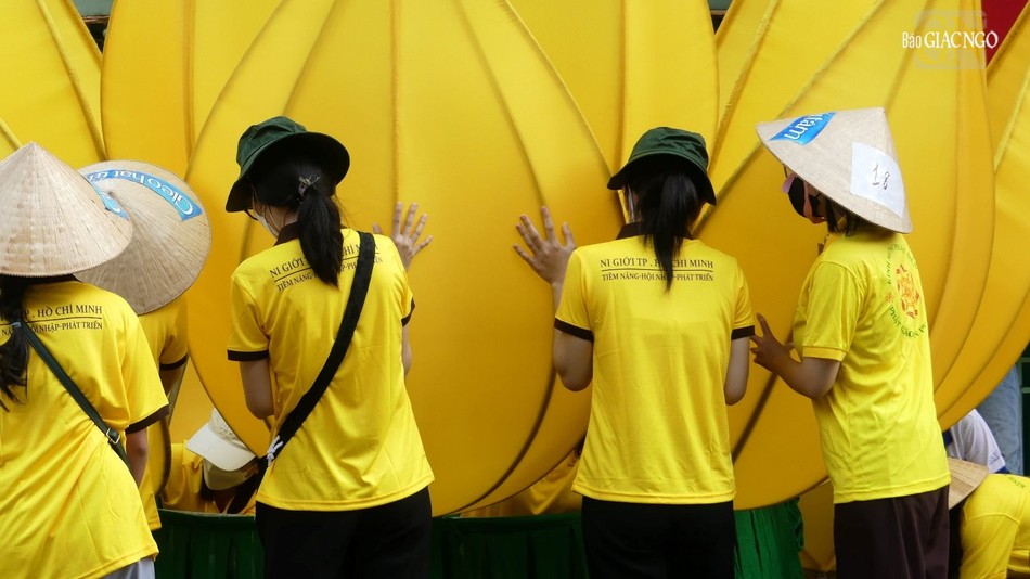 Kỹ thuật dán cánh sen