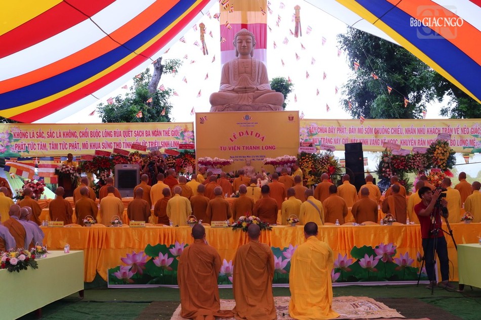 Lễ cầu nguyện Tam bảo cho công trình sớm được thành tựu Lễ cầu nguyện Tam bảo cho công trình sớm được thành tựu