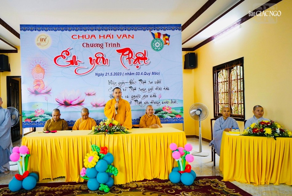 Thượng tọa Thích Thiện Thông phát biểu tại buổi lễ