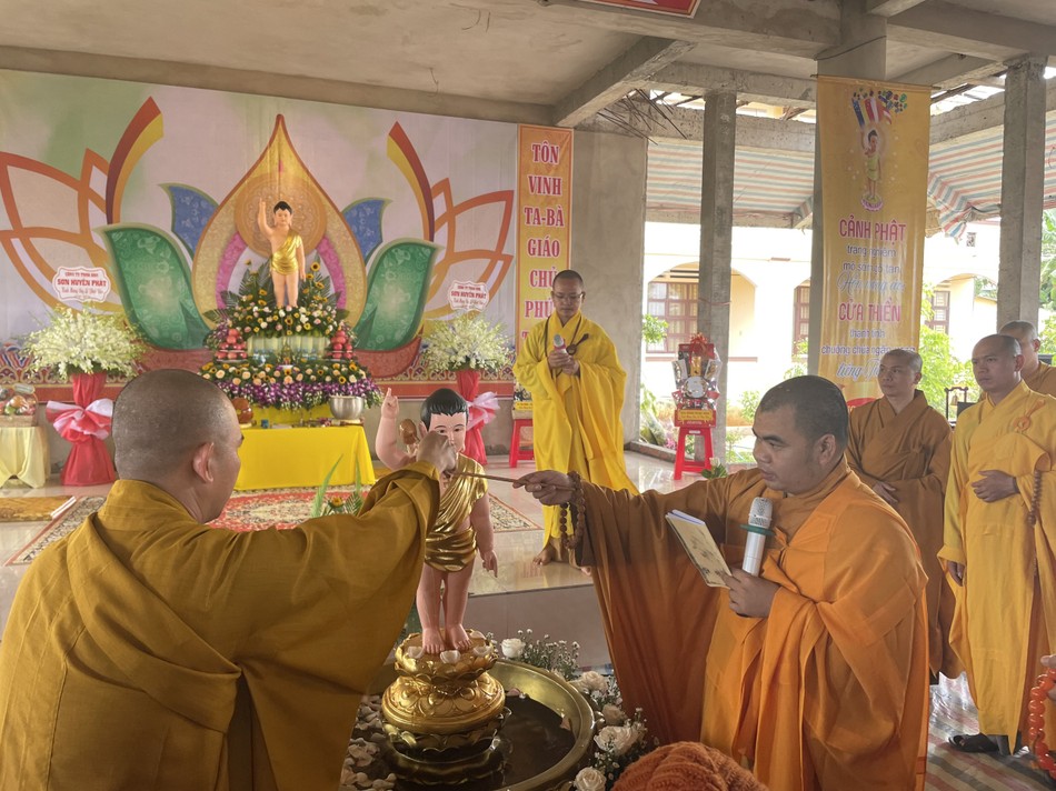 Tắm Phật Tắm Phật