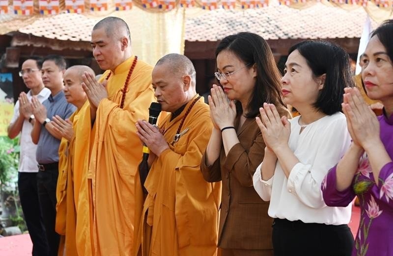 Thực hiện nghi thức tụng kinh Khánh đản Thực hiện nghi thức tụng kinh Khánh đản