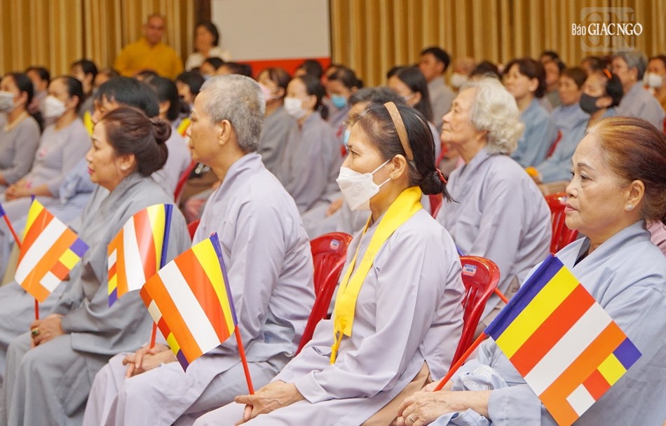 Phật tử kính mừng ngày Đức Phật đản sinh Phật tử kính mừng ngày Đức Phật đản sinh