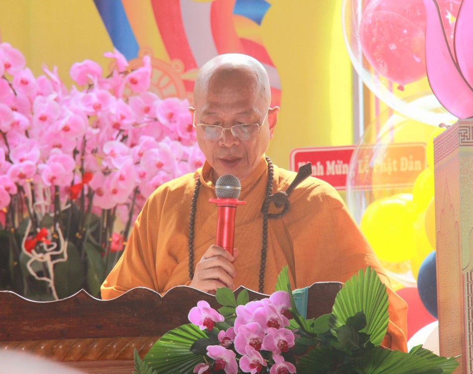 Thượng tọa Thích Huệ Khai tuyên đọc Thông Điệp Phật đản Phật lịch 2567 Thượng tọa Thích Huệ Khai tuyên đọc Thông Điệp Phật đản Phật lịch 2567