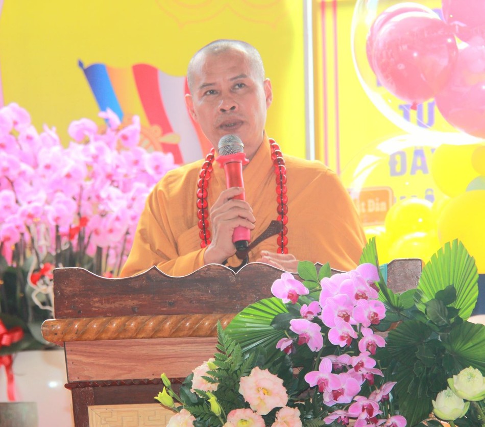 Thượng tọa Thích Minh Trí tuyên đọc Diễn văn Phật đản của Hòa thượng Chủ tịch Hội đồng Trị sự GHPGVN Thượng tọa Thích Minh Trí tuyên đọc Diễn văn Phật đản của Hòa thượng Chủ tịch Hội đồng Trị sự GHPGVN