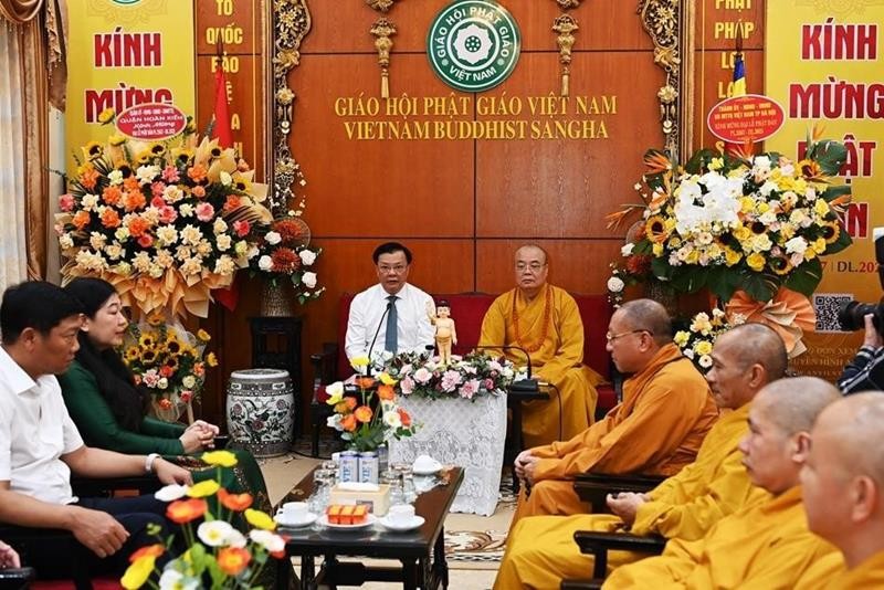 Hòa thượng Thích Thanh Nhiễu cùng chư tôn đức T.Ư GHPGVN tiếp đoàn lãnh đạo Thành ủy và các cơ quan TP.Hà Nội