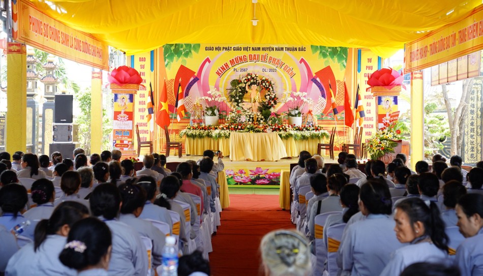 gần 200 tu sinh tham gia khóa tu gần 200 tu sinh tham gia khóa tu