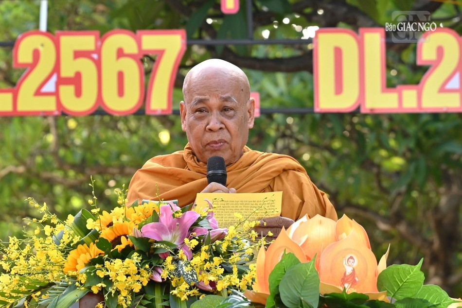 Hòa thượng Thích Giác Tùng cung đọc Thông điệp Phật đản Phật lịch 2567 của Đức Pháp chủ GHPGVN