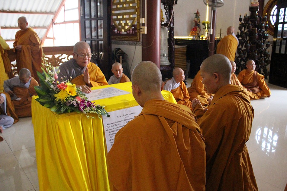 Chư Ni cũng tiến hành nghi thức tác pháp thọ an cư Chư Ni cũng tiến hành nghi thức tác pháp thọ an cư