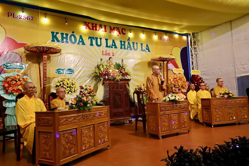 Hòa thượng Thích Châu Quang ban đạo từ Hòa thượng Thích Châu Quang ban đạo từ