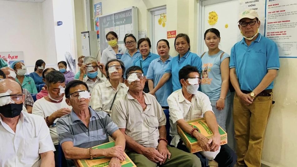 Hòa thượng Thích Chơn Tịnh cũng tổ chức tài trợ phẫu thuật mắt lần thứ 142 Hòa thượng Thích Chơn Tịnh cũng tổ chức tài trợ phẫu thuật mắt lần thứ 142