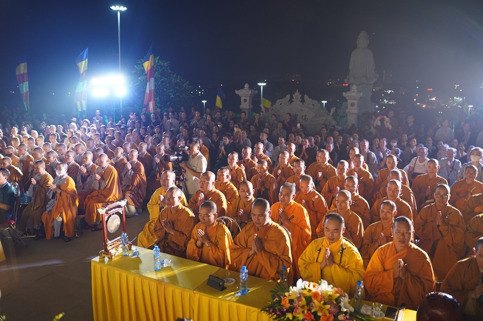 Trường hạ chùa Bầu có 139 vị hành giả an cư gồm 65 vị Tăng và 74 vị Ni Trường hạ chùa Bầu có 139 vị hành giả an cư gồm 65 vị Tăng và 74 vị Ni