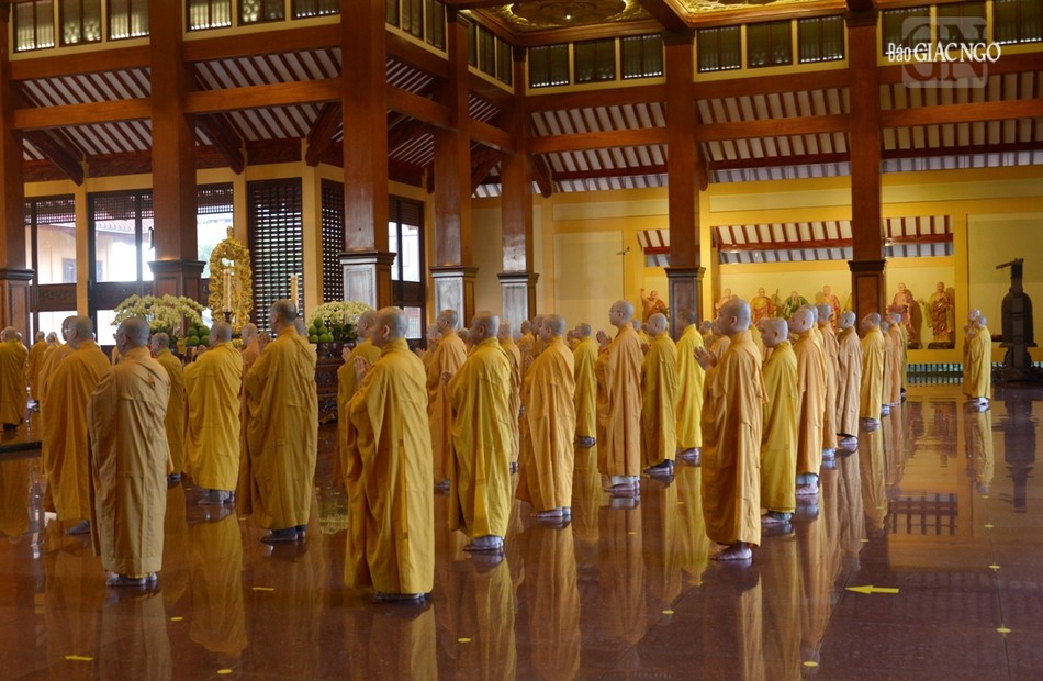 Bố-tát mỗi kỳ nhằm nuôi dưỡng những pháp lành Bố-tát mỗi kỳ nhằm nuôi dưỡng những pháp lành