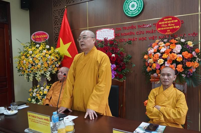 Hòa thượng Thích Thanh Nhiễu phát biểu tại buổi gặp mặt