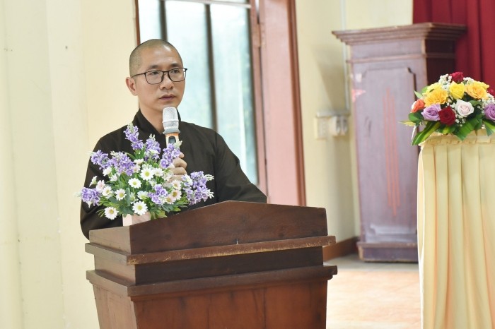 Đại đức Thích Nguyên Huấn phát biểu khai mạc Đại đức Thích Nguyên Huấn phát biểu khai mạc