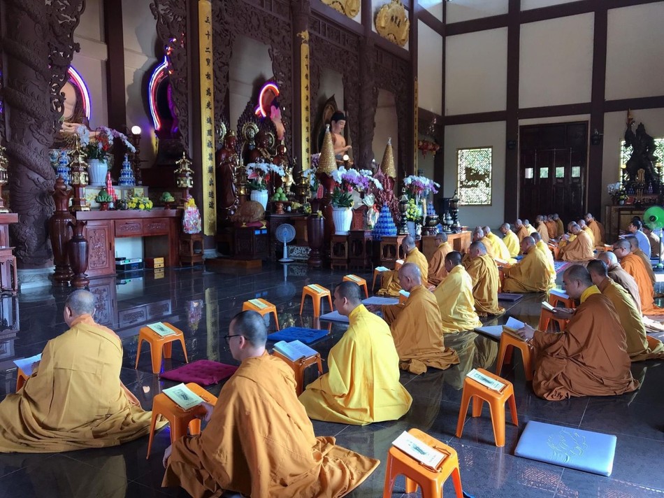 Khóa huân tu duy trì thời khóa theo quy củ thiền môn Khóa huân tu duy trì thời khóa theo quy củ thiền môn