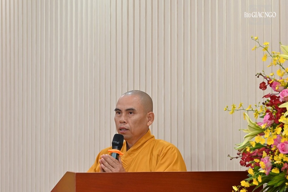 Thượng tọa Thích Nhuận Nghĩa thay mặt Ban Tổ chức phát biểu cảm tạ Thượng tọa Thích Nhuận Nghĩa thay mặt Ban Tổ chức phát biểu cảm tạ