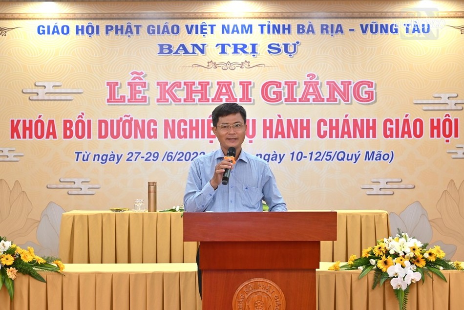 Ông Lê Văn Dũng, Phó Trưởng ban Tôn giáo tỉnh trình bày Luật Tín ngưỡng - Tôn giáo Ông Lê Văn Dũng, Phó Trưởng ban Tôn giáo tỉnh trình bày Luật Tín ngưỡng - Tôn giáo