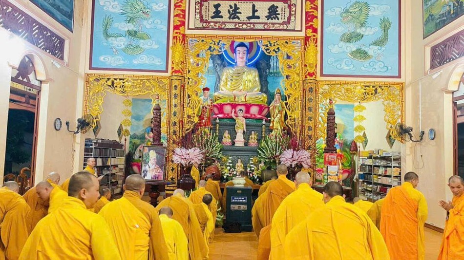 Khóa lễ trì tụng cúng dường Khóa lễ trì tụng cúng dường