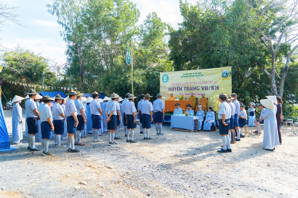 Khóa huấn luyện có 43 trại sinh Khóa huấn luyện có 43 trại sinh