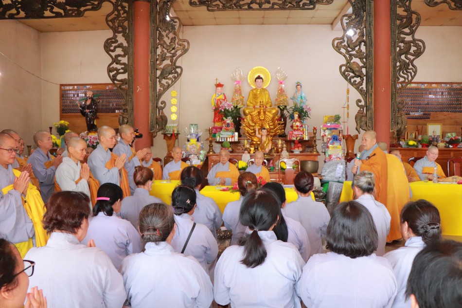 Phật tử tác bạch cúng dường trường hạ Phật tử tác bạch cúng dường trường hạ