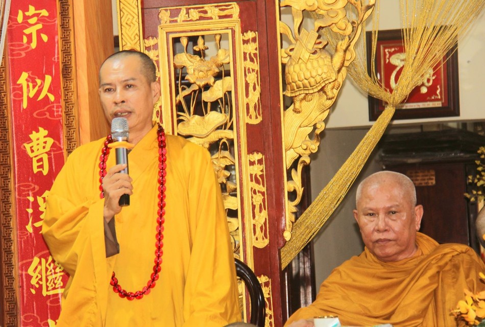 Thượng tọa Thích Minh Trí thay mặt Thường trực Ban Trị sự Phật giáo thành phố phát biểu tri ân Thượng tọa Thích Minh Trí thay mặt Thường trực Ban Trị sự Phật giáo thành phố phát biểu tri ân